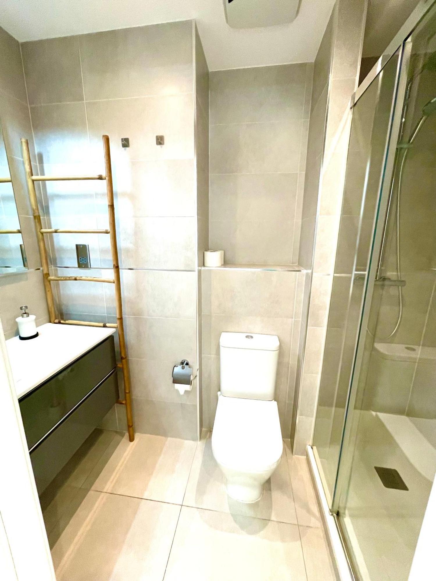 Gibraltar Central Suites Exteriör bild