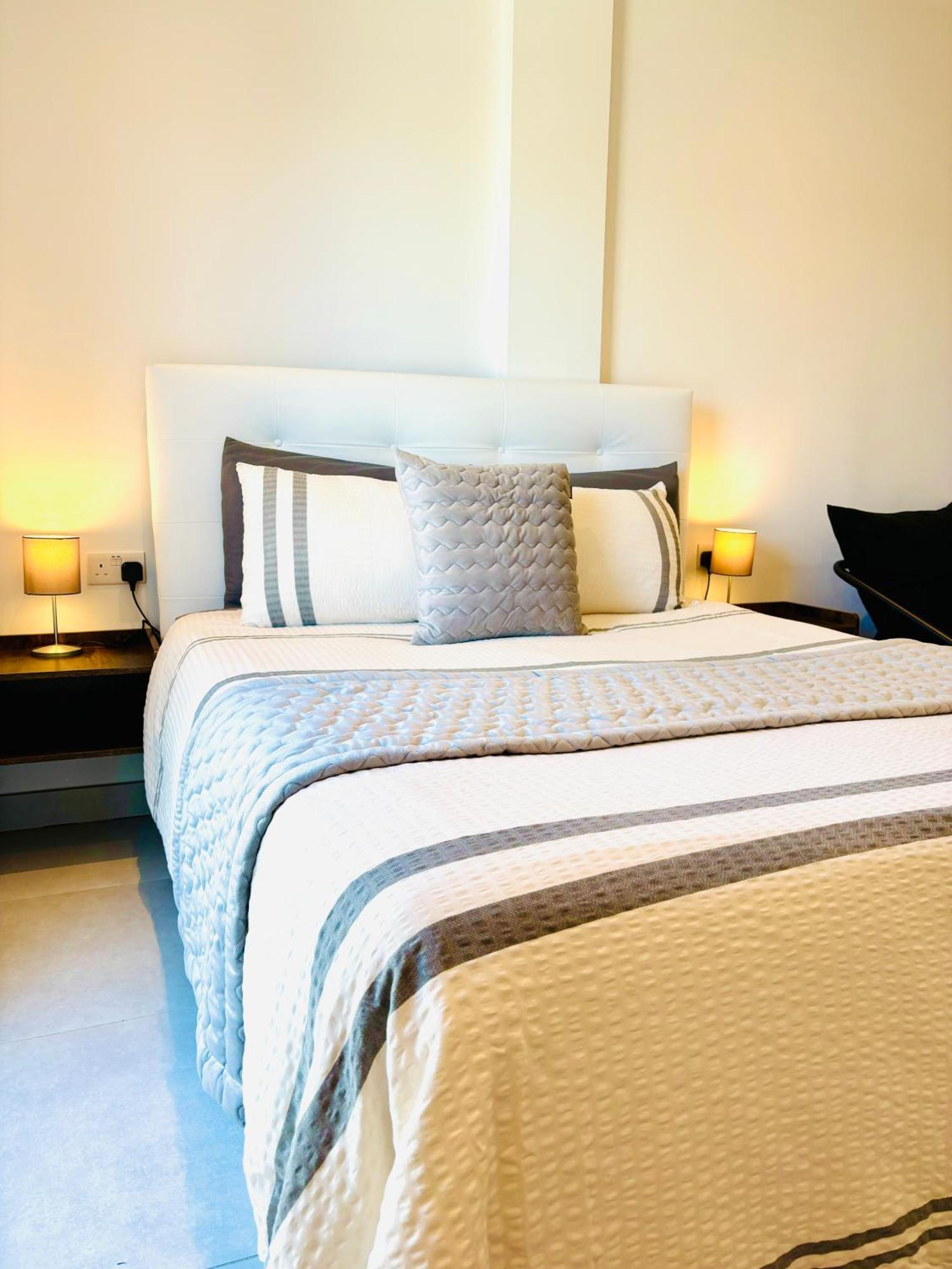 Gibraltar Central Suites Exteriör bild