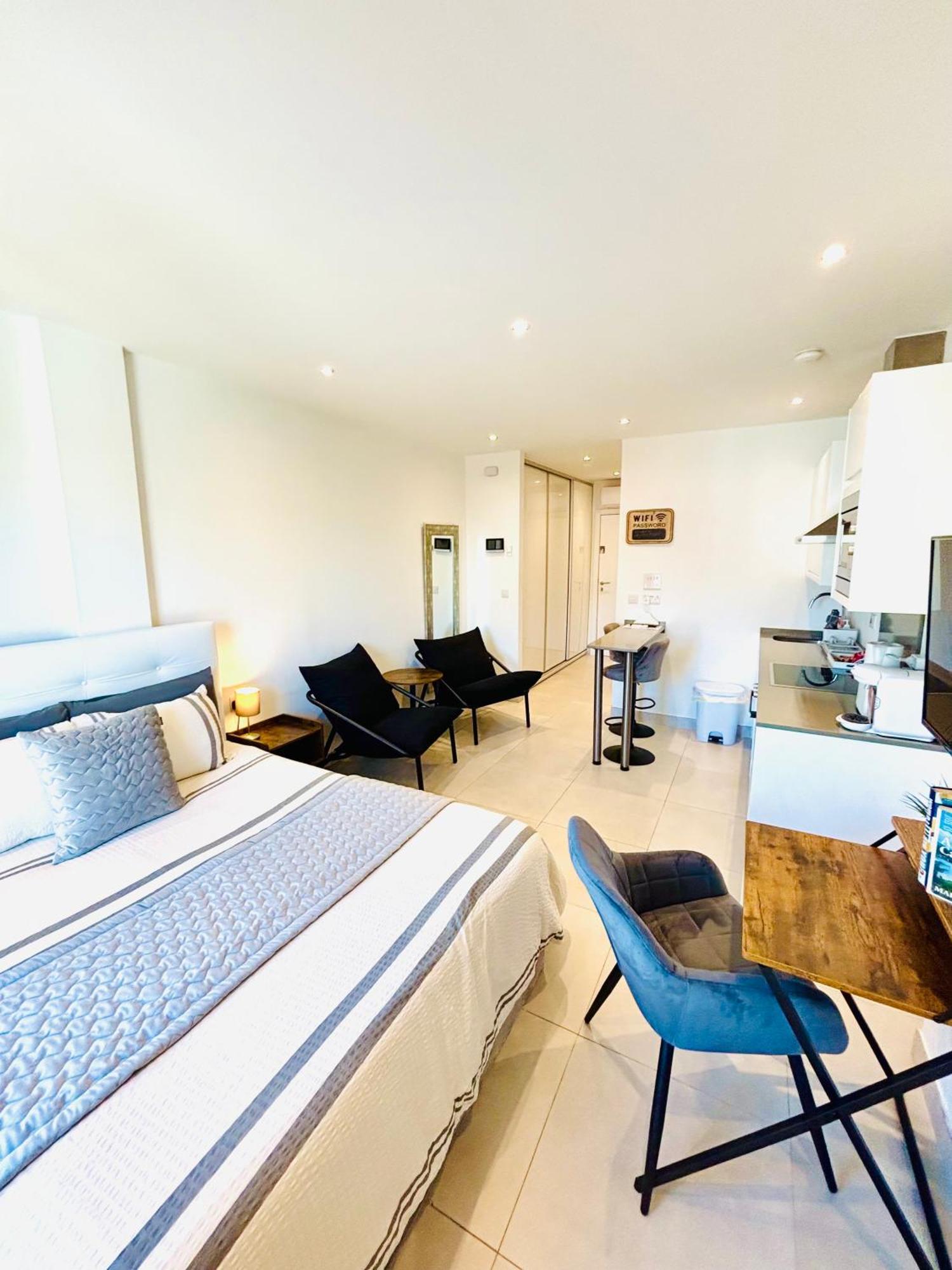 Gibraltar Central Suites Exteriör bild